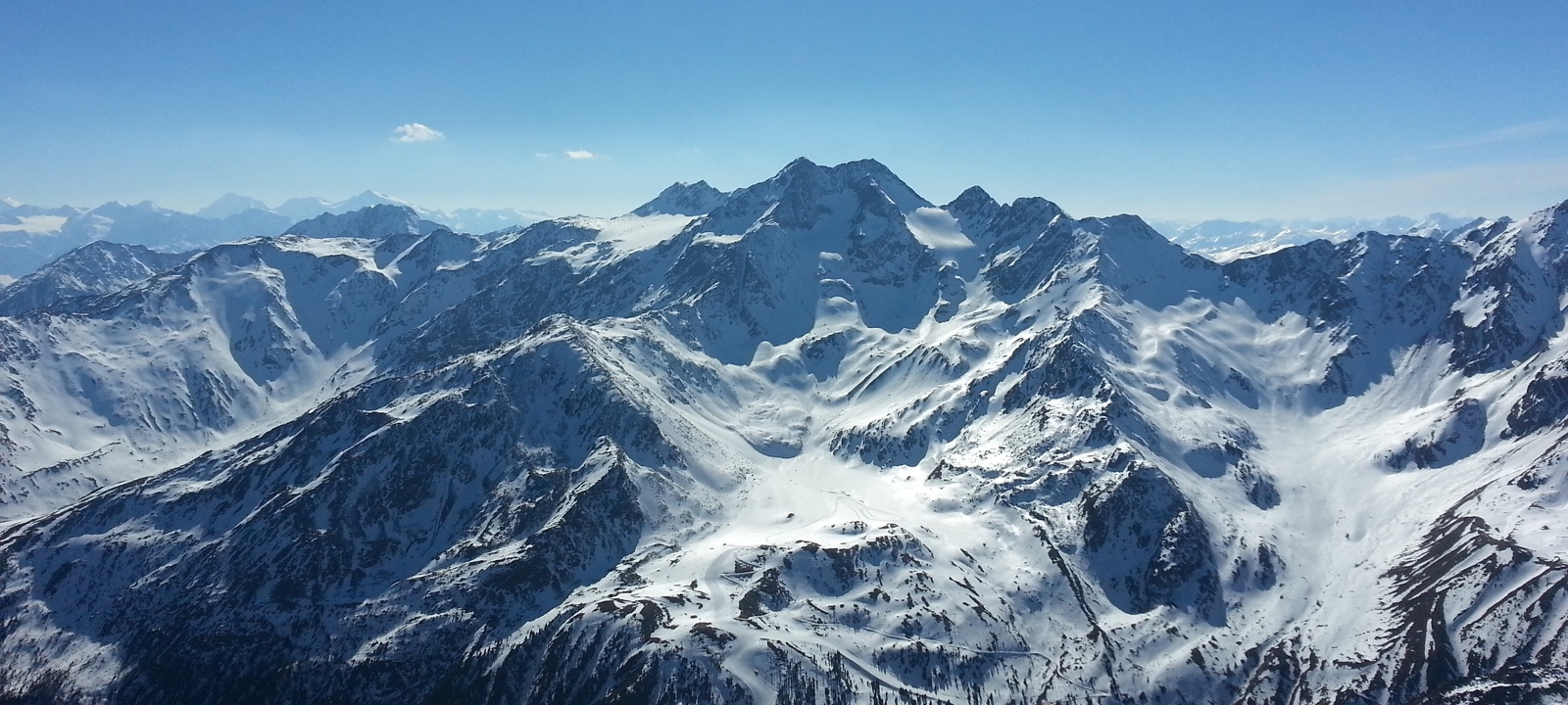 Immagine di copertina a tutto schermo